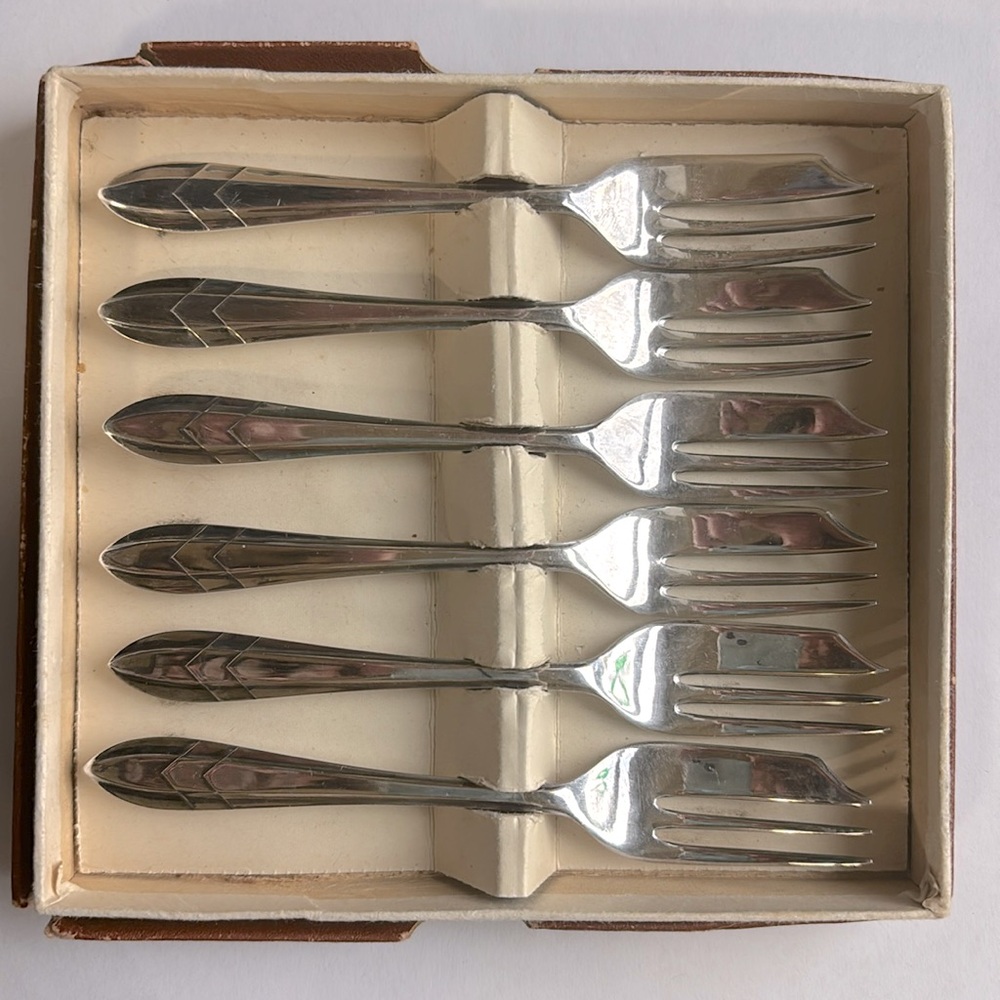 Silver Flatware Set